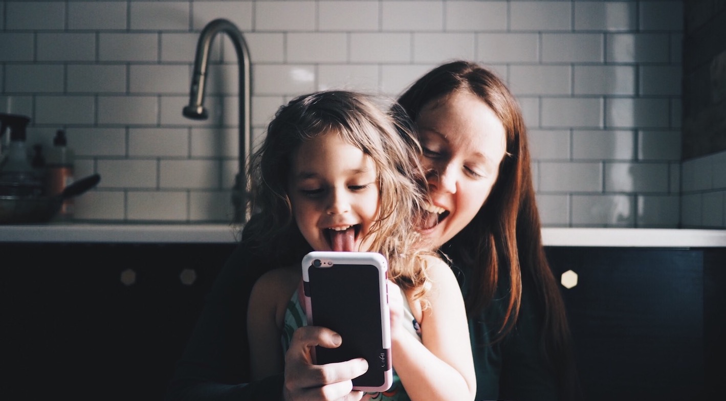 girl-mother-on-mobile-phone