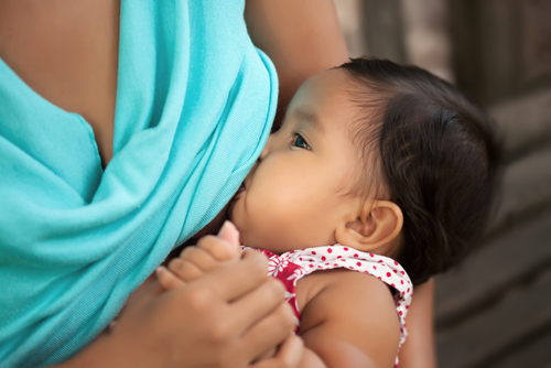 breastfeeding-while-pregnant.jpg