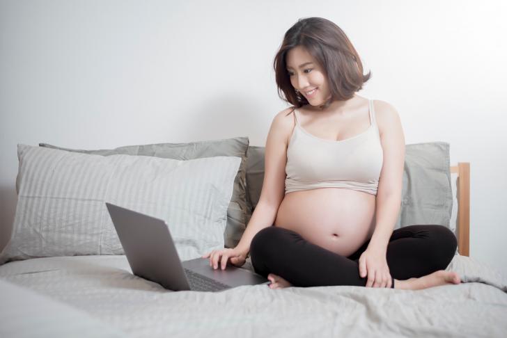 woman-searching-information-maternity-leave