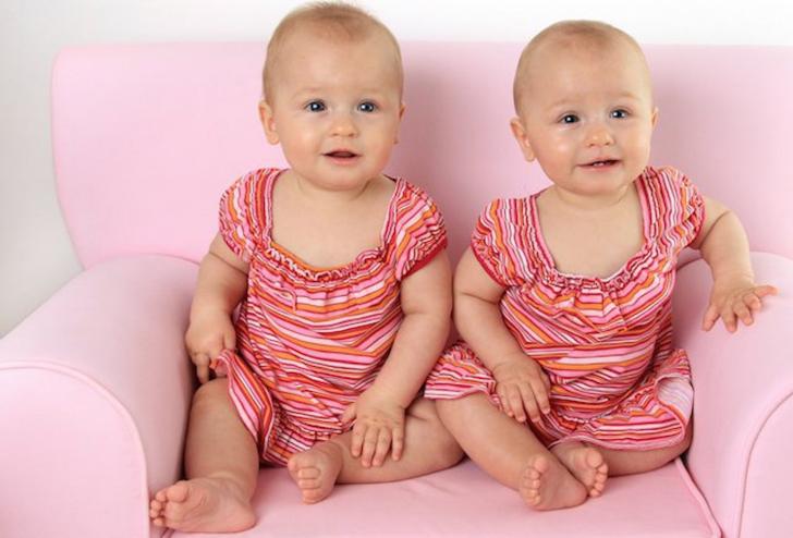 identical twin baby girls 