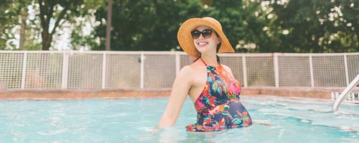 pregnant-woman-in-pool