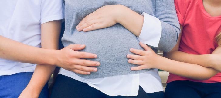 pregnant-woman-pregnancy-postdates-postterm