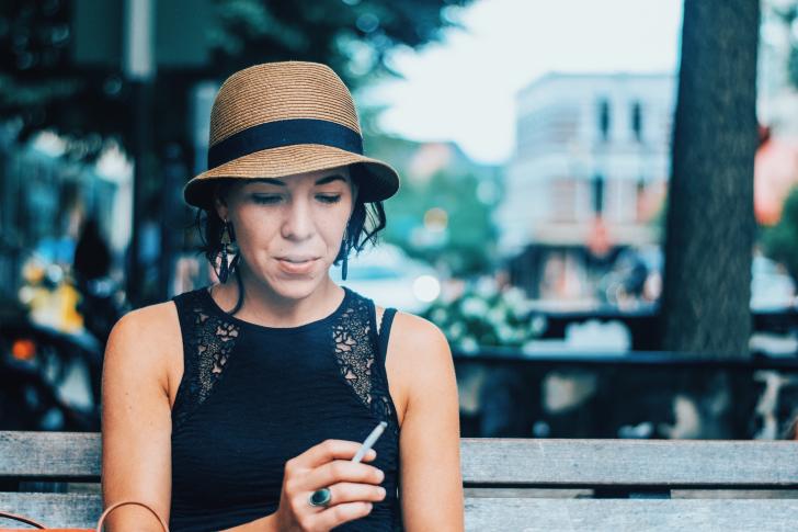 smoke-cigarette-quit-smoking-woman