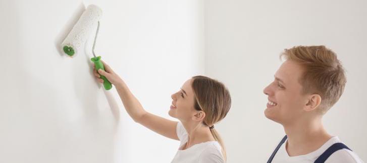woman-and-man-painting-a-room-pregnancy