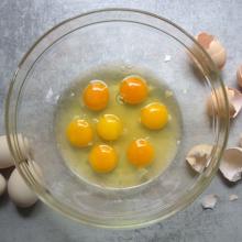 raw eggs in pregnancy